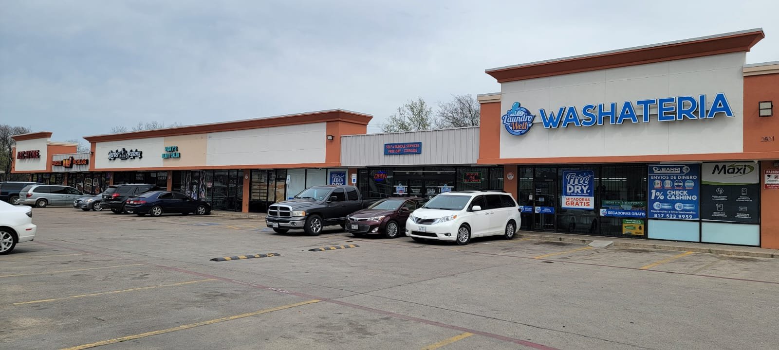 Self-Service Laundry Near Westcliff: Clean, Convenient Laundry Care