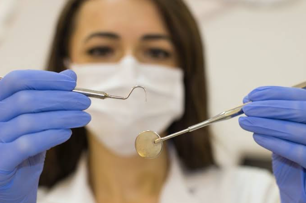 7 Factors That Influence Treatment For Dark Spaces Between Teeth